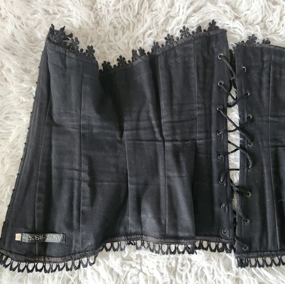 Angel Secret- size Small corset  with crochet details - Picture 5 of 5
